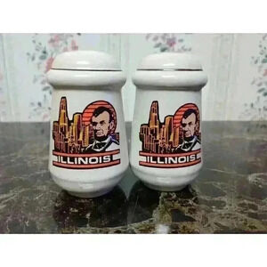 Vintage Unbranded Abraham Lincoln salt and pepper shakers Illinois Souvenir